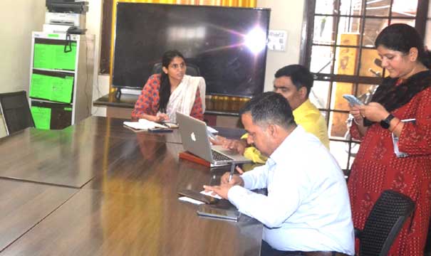 District Magistrate Mrs. Sonika did a surprise inspection of the Disaster Management Center, took stock of the operation