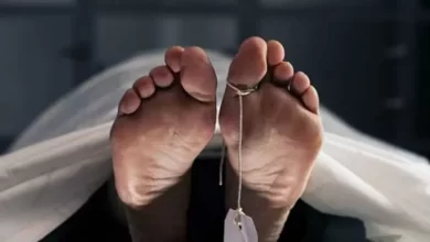 देहरादून सेंटीरियो मॉल के सामने सड़क पर मिला महिला का शव, सिर और पैर पर गहरी चोट के निशान