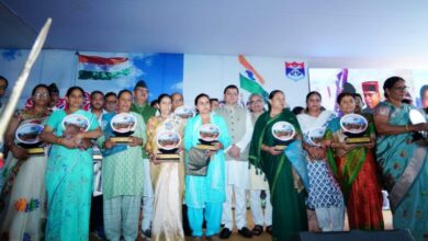 कारगिल शहीदों के परिजनों का देहरादून में किया गया सम्मान