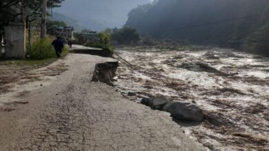 कुल्लू में बादल फटने से भारी तबाही, 5 मकानों के क्षतिग्रस्त होने के साथ ही सड़कें भी हुई क्षतिग्रस्त 