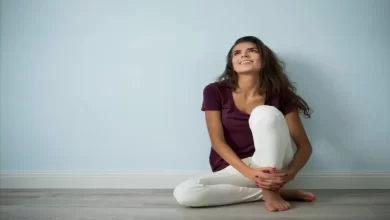 कुर्सी को कहें बाय बाय…आपको सेहतमंद बना देगी जमीन पर बैठने की आदत