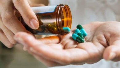 खाना खाने के कितनी देर बाद दवा खानी चाहिए ? हेल्थ एक्सपर्ट से जानिए इसका सही जवाब