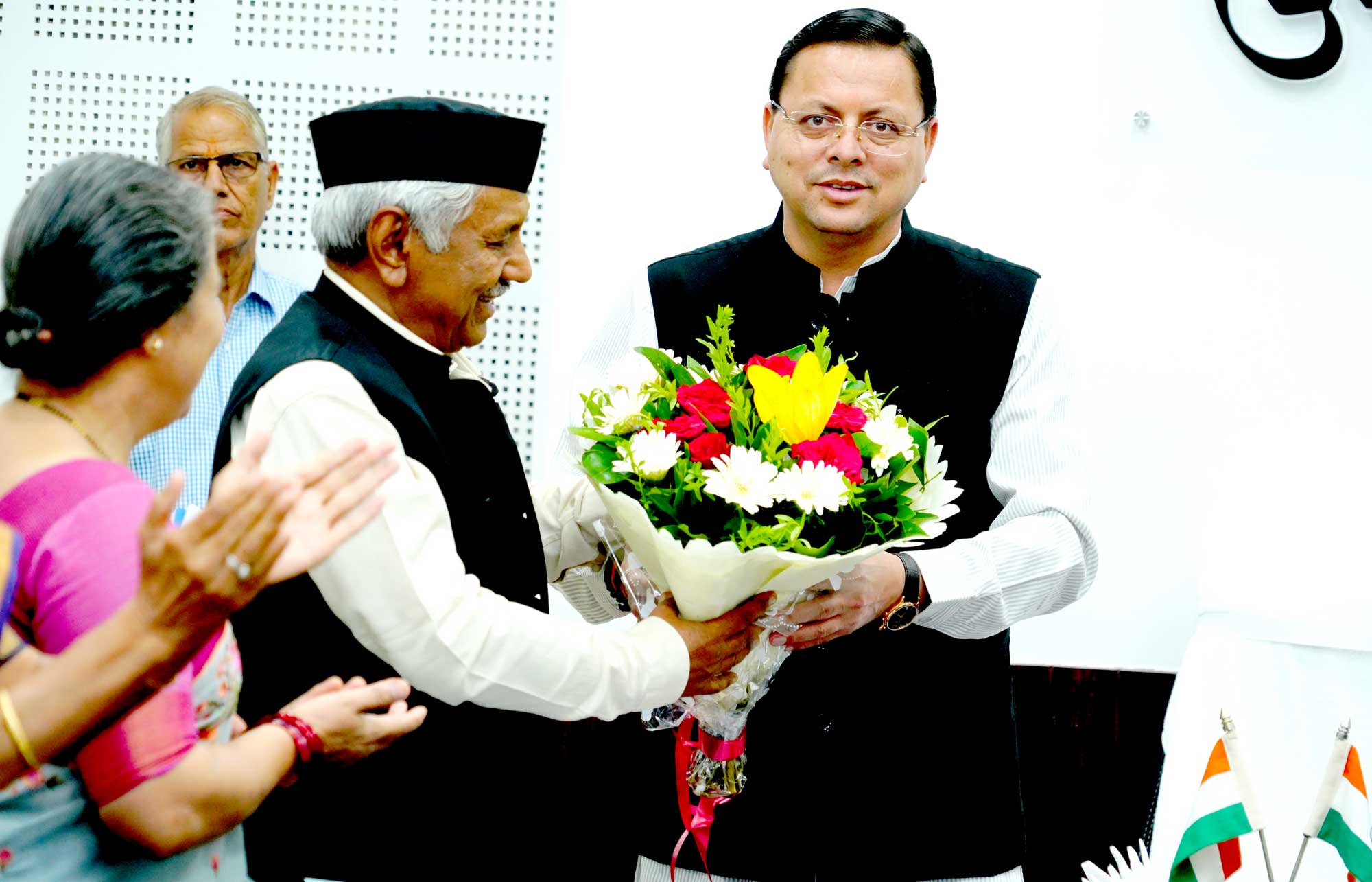 Chief Minister Pushkar Singh Dhami wished Narendra Singh Negi on his 75th birthday