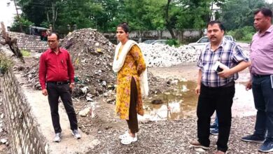 जिलाधिकारी श्रीमती सोनिका ने किया डांडा लखौण्ड, आईटी पार्क में आपदाग्रस्त क्षेत्र का स्थलीय निरीक्षण
