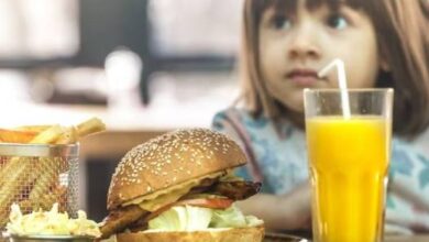बच्चे को लग गई है पिज्जा-बर्गर खाने की आदत, ट्राई करें 6 टिप्स, दोबारा हाथ भी नहीं लगायेंगे
