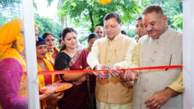 मुख्यमंत्री धामी ने महिला स्वयं सहायता समूहों के लगाए हुए राखी स्टॉलों का किया अवलोकन 