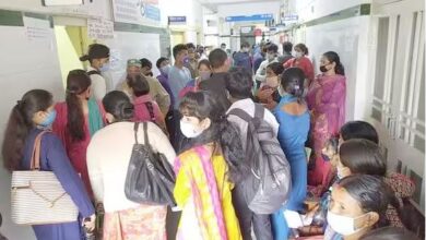 आई फ्लू के साथ बढ़ने लगे टाइफाइड और डेंगू के मरीज, इस अस्पताल में मरीजों की भीड़ के आगे ध्वस्त हुए सारे इंतजाम