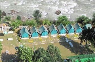 यमकेश्वर ब्लॉक के हेंवल घाटी में संचालित कैंपों में पसरा सन्नाटा, पुलिस-प्रशासन की ओर से पर्यटकों की आवाजाही बंद