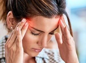 सिर दर्द होने पर क्या आप भी तुरंत खा लेते हैं दवा, ऐसा करना हो सकता है खतरनाक, जानिए इसके नुकसान