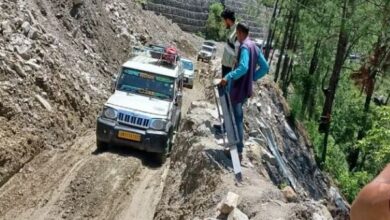 बद्रीनाथ हाईवे पर वाहनों की आवाजाही हुई खतरनाक, पुराने भूस्खलन क्षेत्र हुए सक्रिय 