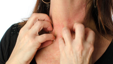 गले की खुजली से राहत पाने के लिए अपनाएं ये 5 घरेलू नुस्खे