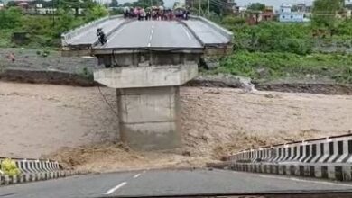सात दिन में मालन नदी में डूब गया दो करोड़ का पुल