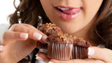 सेहत ही नहीं आपकी स्किन के लिए भी खतरनाक हो सकता है ज्यादा मीठा खाना, जानिए क्या है नुकसान