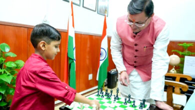 Haldwani's youngest chess player Tejas Tiwari met Chief Minister Dhami