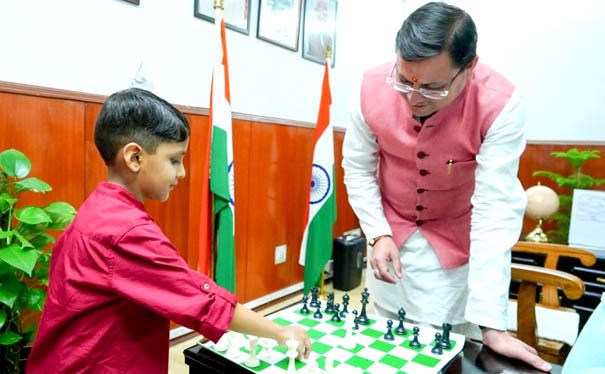 Haldwani's youngest chess player Tejas Tiwari met Chief Minister Dhami