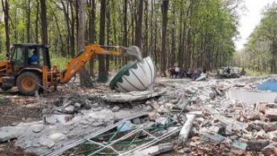 अतिक्रमण कर बनाये गए धार्मिक स्थलों को हटाने के लिये कोई पृथक शासनादेश नहीं 