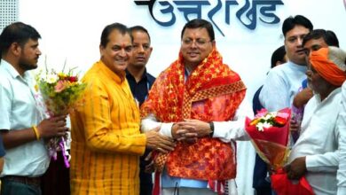 कैबिनेट मंत्री डॉ० प्रेम चन्द्र अग्रवाल ने मुख्यमंत्री पुष्कर सिंह धामी से भेंट कर उन्हें जन्मदिन की शुभकामनायें दी