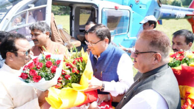 लंदन से देहरादून लौटने पर अपने मुख्यमंत्री के स्वागत में उमड़े भाजपाई