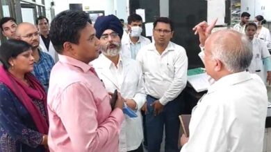 Health Secretary Dr. R. Rajesh Kumar did a surprise inspection of hospitals in Haldwani, expressed strong displeasure over the slow pace of investigation of dengue patients.