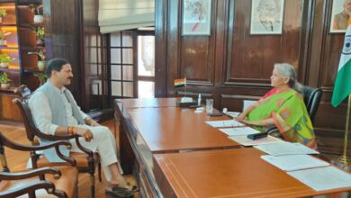 बद्रीनाथ-केदारनाथ मंदिर समिति के अध्यक्ष अजेंद्र अजय ने वित्त मंत्री निर्मला सीतारमण से की मुलाकात 