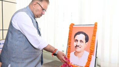 पं० दीनदयाल उपाध्याय की जयंती पर उन्हे भावपूर्ण स्मरण कर श्रद्धासुमन अर्पित करते कैबिनेट मंत्री गणेश जोशी
