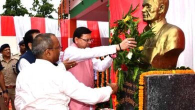 Chief Minister Dhami unveiled the statues of martyred state agitators at martyr site Khatima.