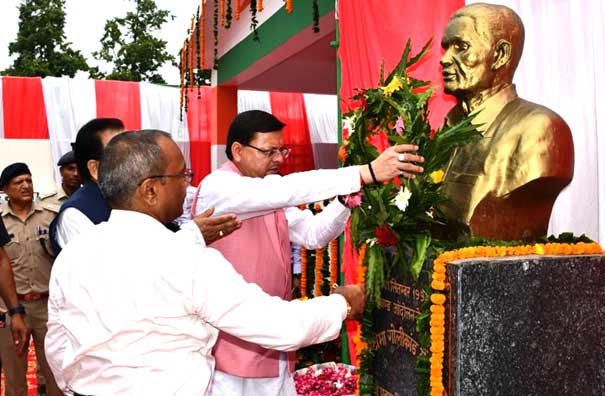 Chief Minister Dhami unveiled the statues of martyred state agitators at martyr site Khatima.