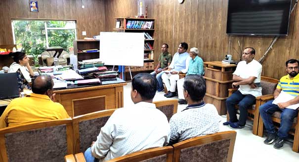 Under the leadership of BJP Metropolitan President Siddharth Umesh Aggarwal, a delegation of artisans of the Kumhar community met the District Magistrate.