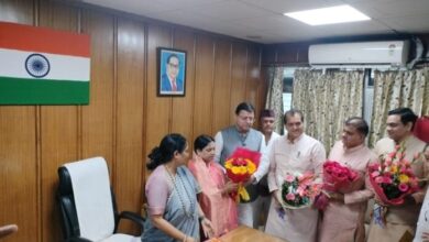 बागेश्वर से बीजेपी विधायक पार्वती दास को विधानसभा अध्यक्ष ने दिलवाई शपथ