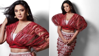 42 साल की श्वेता तिवारी ने अपने लुक से उड़ाए फैंस के होश, रिवीलिंग टॉप से खींचा फैंस का ध्यान