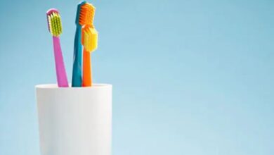 क्या आप भी अपना टूथब्रश बाथरूम में रखते हैं ? जानिए इसका हेल्थ पर क्या असर पड़ता है