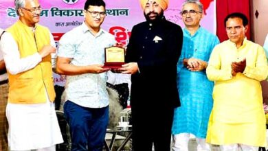 मेगा रक्तदान शिविर में राज्यपाल द्वारा सम्मानित हुए एडवोकेट ललित जोशी