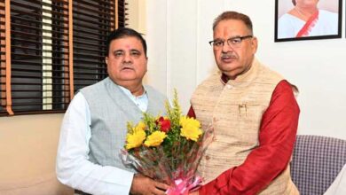 BJP State President Mahendra Bhatt congratulated Cabinet Minister Ganesh Joshi on the success of the Prime Minister's rally.