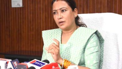 कैबिनेट मंत्री रेखा आर्या ने वीडियो कॉन्फ्रेंसिंग के माध्यम से अपना वीडियो ऑफ करने वाले अधिकारियों का माँगा स्पष्टीकरण