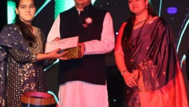 मुख्यमंत्री धामी ने दिव्यांग परिजनों को बाँटे कृत्रिम उपकरण, मेधावी बच्चों व खिलाड़ियों का किया सम्मान