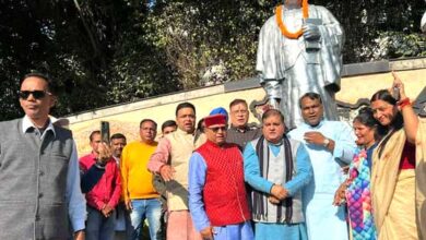 भाजपा महानगर अध्यक्ष सिद्धार्थ उमेश अग्रवाल के नेतृत्व में पदाधिकारी ने लौह पुरुष भारत रत्न सरदार बल्लभ भाई पटेल की जयंती पर उनकी प्रतिमा पर माल्यार्पण कर एवं पुष्पांजलि अर्पित की