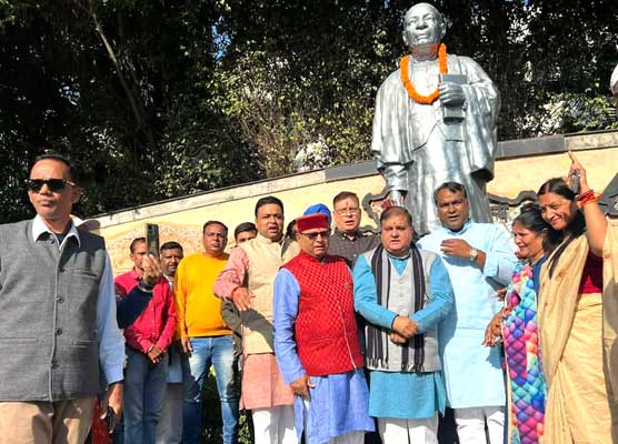 BJP Metropolitan President Siddharth Aggarwal paid floral tributes at the statue of Iron Man Bharat Ratna Sardar Vallabhbhai Patel on his birth anniversary