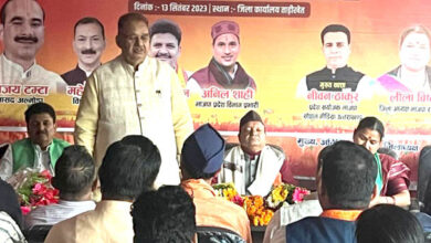 Prime Minister Modi, Cabinet Minister Ganesh Joshi held a meeting with party officials and workers at Ranikhet BJP District Office.