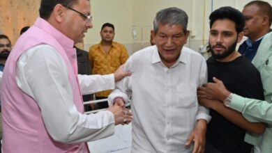 पूर्व मुख्यमंत्री हरीश रावत का हाल जानने हिमालयन हॉस्पिटल पहुँचे मुख्यमंत्री धामी