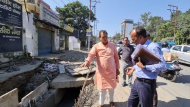 ग्राउंड जीरो पर शहरी विकास मंत्री डॉ. प्रेमचंद अग्रवाल ने परखी निर्माण कार्यों की हकीकत