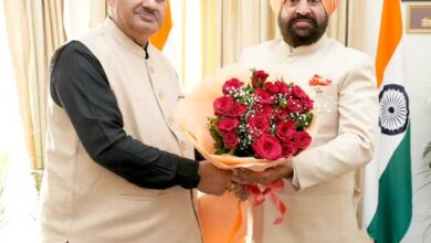 कृषि मंत्री गणेश जोशी ने राज्यपाल ले० जनरल गुरमीत सिंह को दीपावली पर्व की बधाई दी