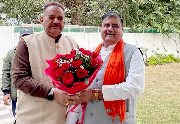 Agriculture Minister Ganesh Joshi congratulated BJP State President Mahendra Bhatt on Diwali festival