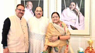 On the occasion of Diwali, Cabinet Minister Ganesh Joshi met Matashree Mangala and Bhole Ji Maharaj and extended greetings and best wishes.