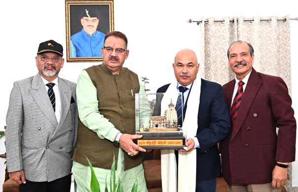 Sainik Welfare Minister congratulated GOC Sub Area Major General Sanjeev Khatri on his retirement for his successful tenure.