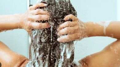जानिए, सर्दियों में गर्म पानी से बाल धोने के फायदे हैं या नुकसान