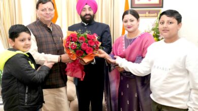 Chief Minister Dhami met Governor Lieutenant (Retd) General Gurmeet Singh with his family