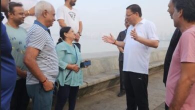 मुंबई में समुद्र के किनारे मुख्यमंत्री धामी ने की सुबह की सैर
