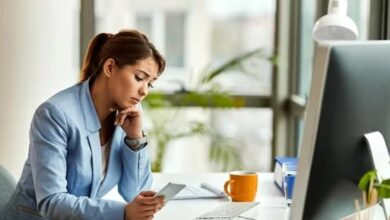 लगातार देर तक काम करना हो सकता है सेहत के लिए नुकसानदायक, जानिए इसके प्रभाव को कम करने के 3 उपाय