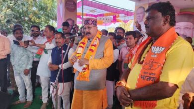 विकास के लिए भाजपा को जिताकर प्रधानमंत्री मोदी के हाथों को मजबूत करें : महाराज 