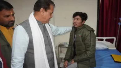 प्रभारी मंत्री डॉ. प्रेमचंद अग्रवाल ने स्वास्थ्य केंद्र में भर्ती किये गए श्रमिकों से की मुलाकात